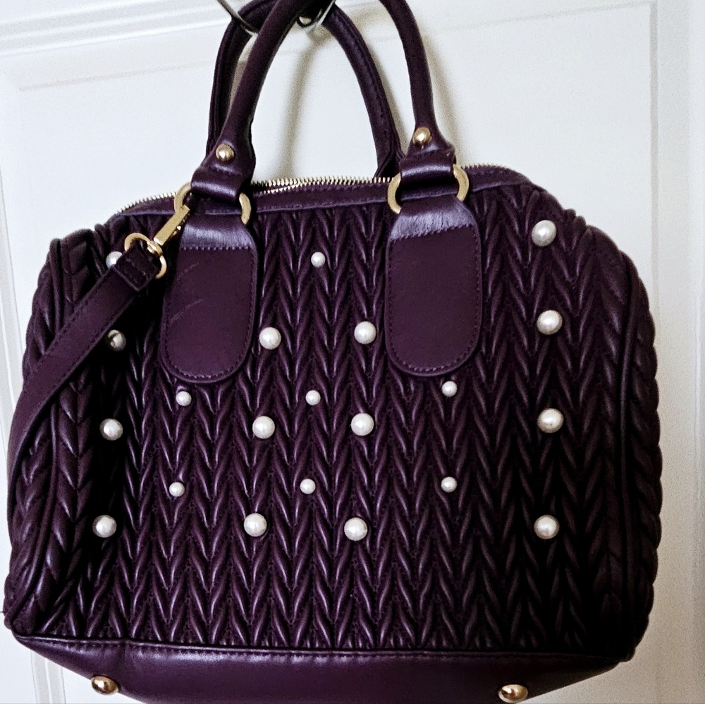New ! Medium-sized purple handbag adorned with white pearls